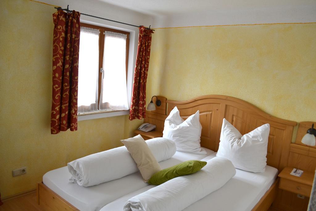 Gasthof Berghupferl Hotel Обераудорф Стая снимка